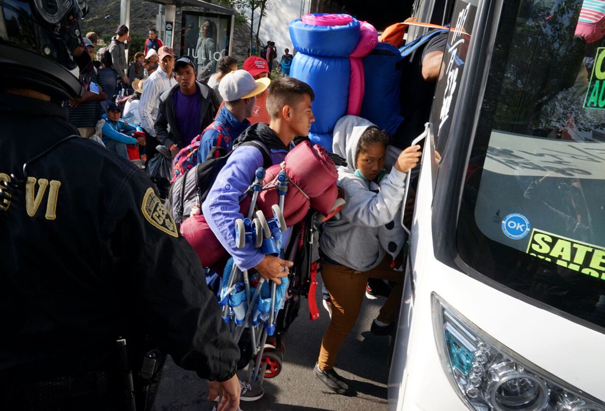 #CaravanaMigrantes Thousands left MexicoCity on Saturday, walking, getting free rides on metro, buses, hitching with trucks, arriving to Queretaro. Next stop: Irapuato. Scoring rides north key to advance to Tijuana, more than 1,500 miles away. Photos: Liliana Nieto del Rio.   