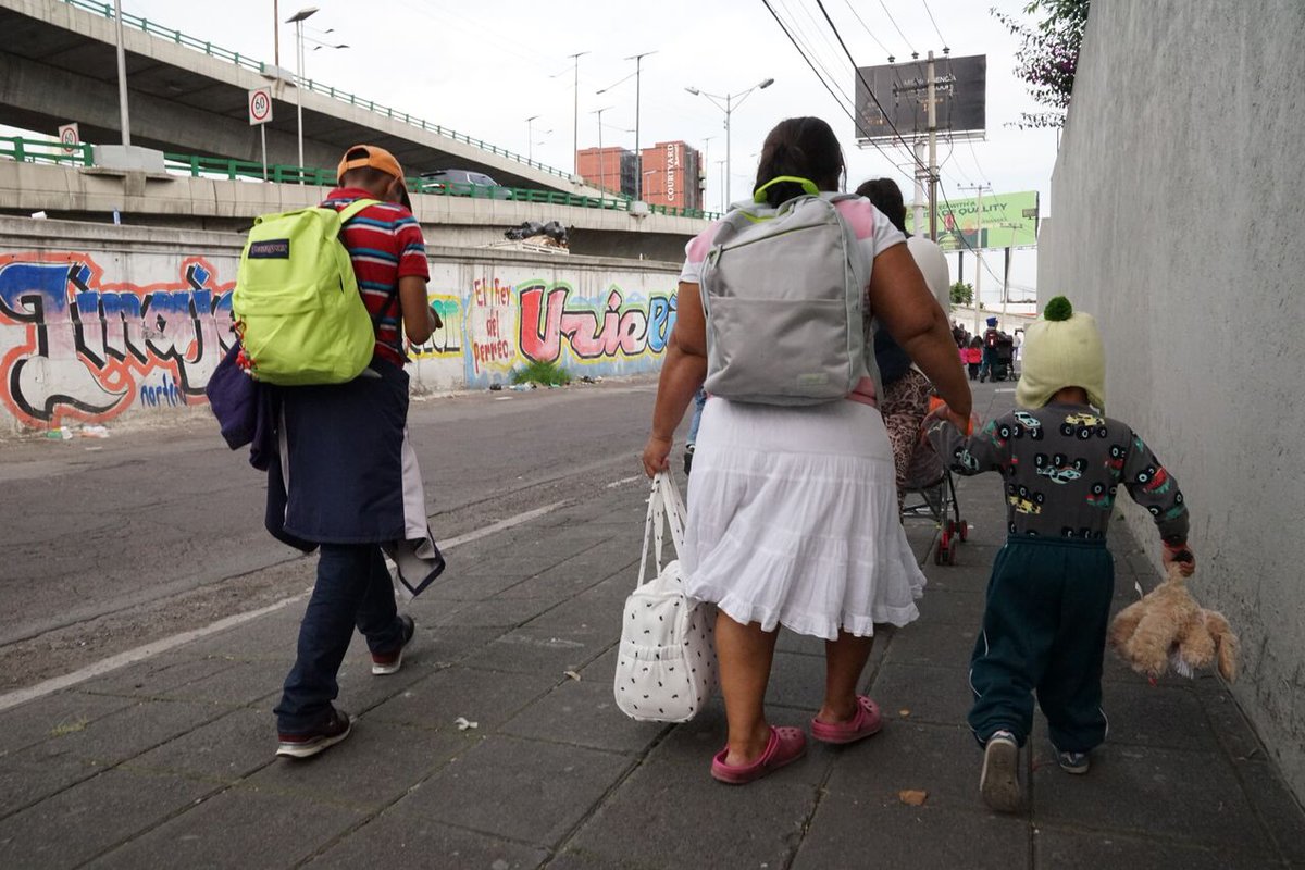 #CaravanaMigrantes Thousands left MexicoCity on Saturday, walking, getting free rides on metro, buses, hitching with trucks, arriving to Queretaro. Next stop: Irapuato. Scoring rides north key to advance to Tijuana, more than 1,500 miles away. Photos: Liliana Nieto del Rio.   