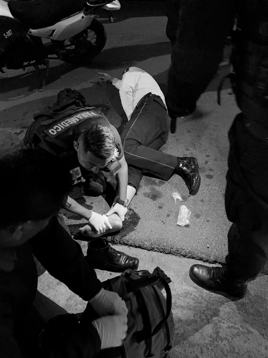 Persecución y balacera en Pantitlán y Riva Palacio en Nezahualcóyotl, EdoMéx, deja al menos dos policías municipales baleados; los delincuentes escaparon, pero van heridos.   
