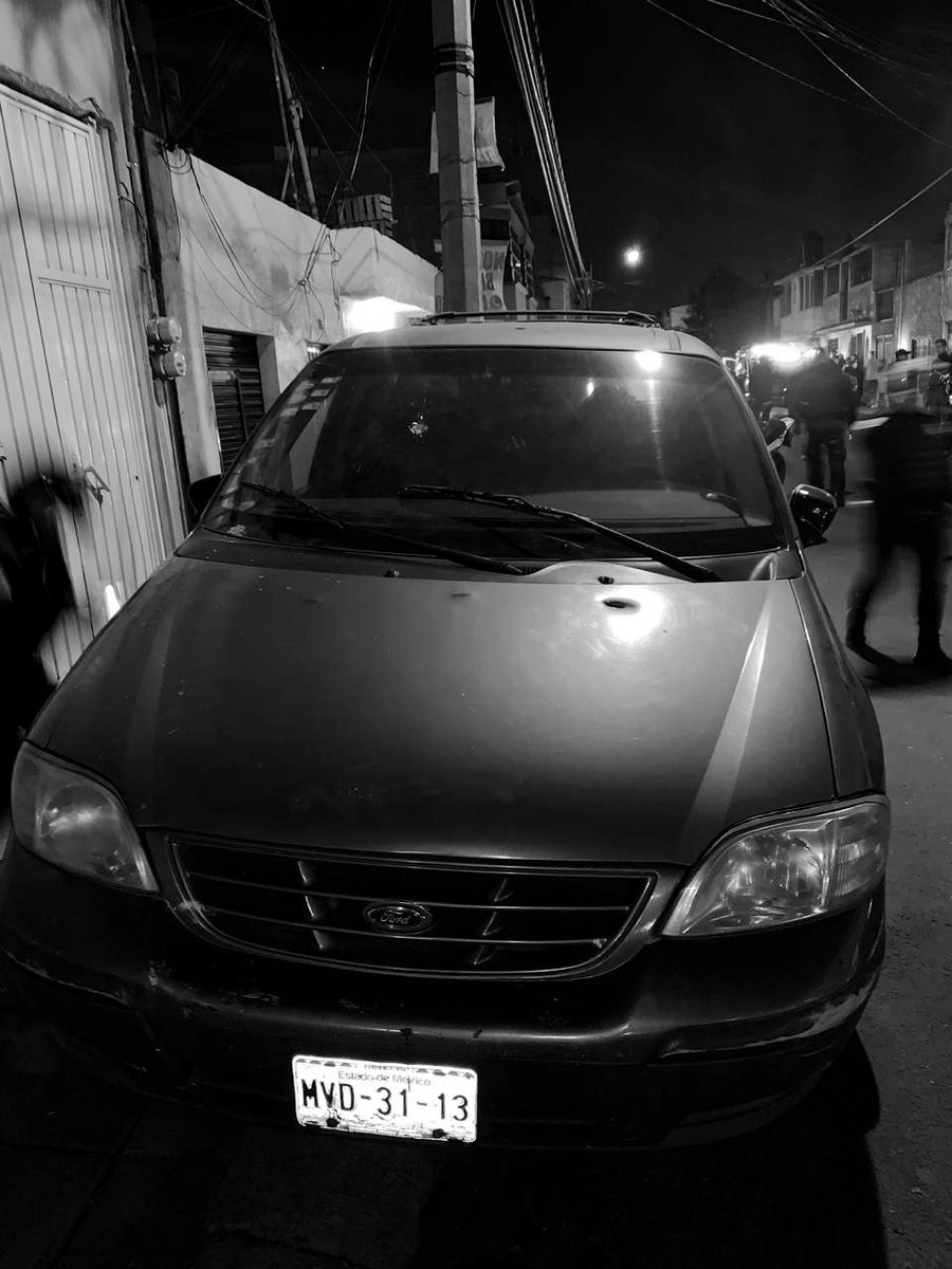 Persecución y balacera en Pantitlán y Riva Palacio en Nezahualcóyotl, EdoMéx, deja al menos dos policías municipales baleados; los delincuentes escaparon, pero van heridos.   