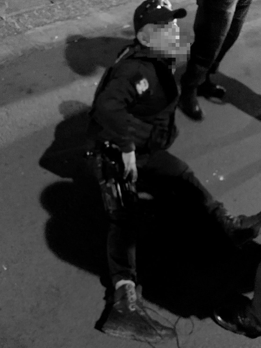 Persecución y balacera en Pantitlán y Riva Palacio en Nezahualcóyotl, EdoMéx, deja al menos dos policías municipales baleados; los delincuentes escaparon, pero van heridos.   