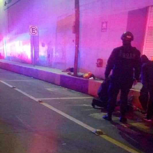 Two minors and one adult were shot to death in Emiliano Zapata y Recursos Hidraulicos, col. Laguna del Rey, @Ecatepec, according to witnesses returned from asking for calaverita, when they were attacked from a car; in the place two died and a minor was injured