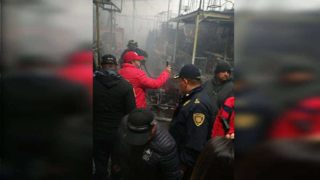 Incendio en el mercado de San Cosme destruye patrimonio de cientos de locatarios