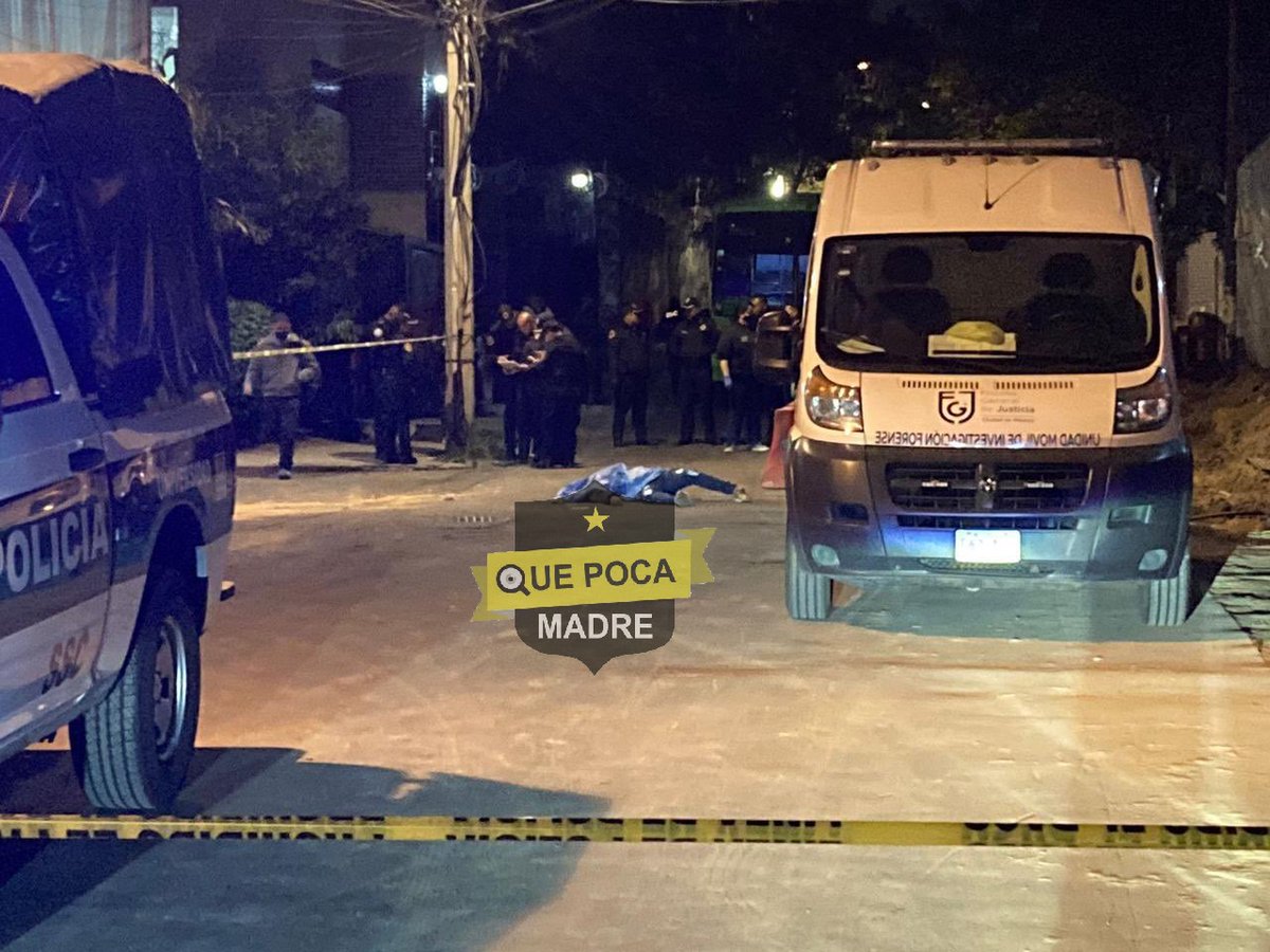 Last night, a PDI agent thwarted an assault by two armed individuals, aboard a public transport unit on Céfiro Street, Col Cuicuilco, in the Coyoacán Mayor's Office of the CDMX; the agent shot killing one of the criminals