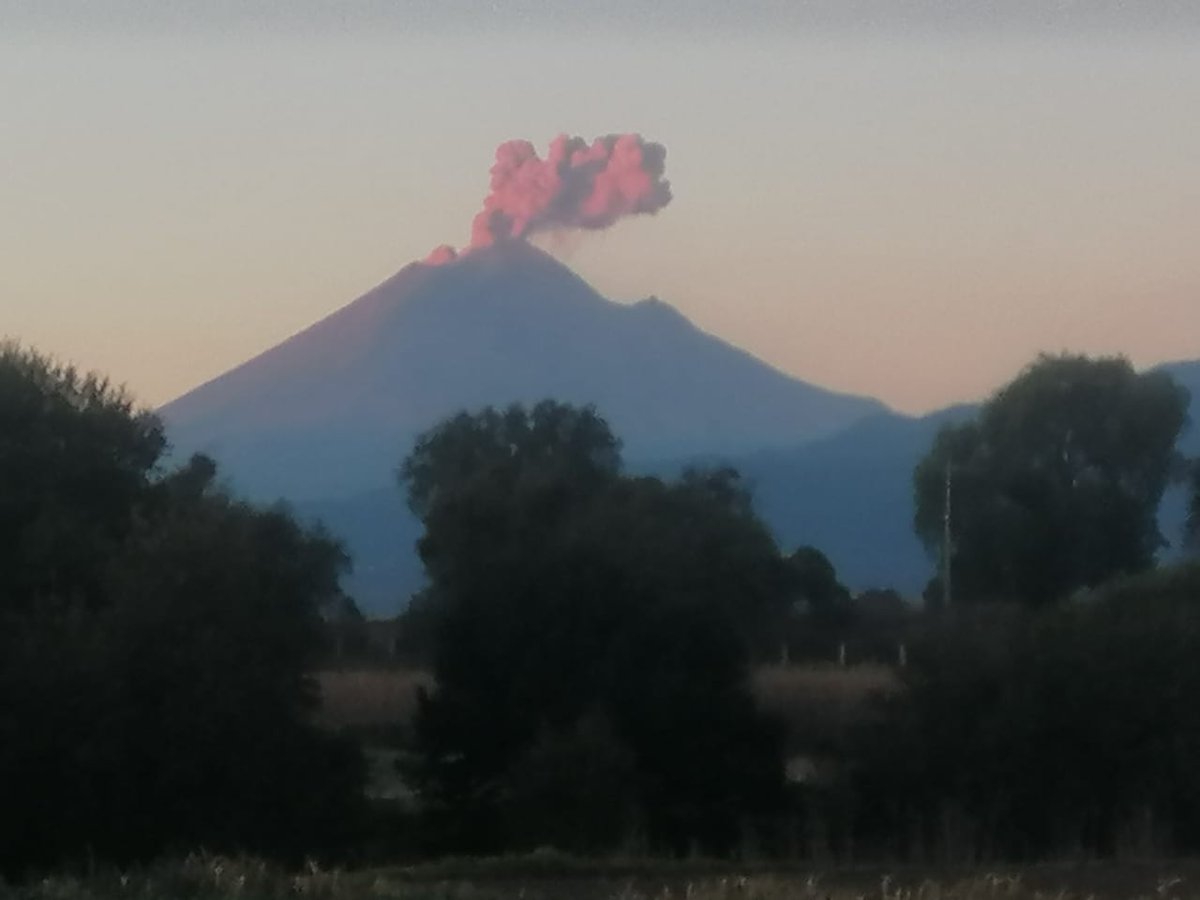 Arranca fumarola del volcán Popocatépetl en este momento