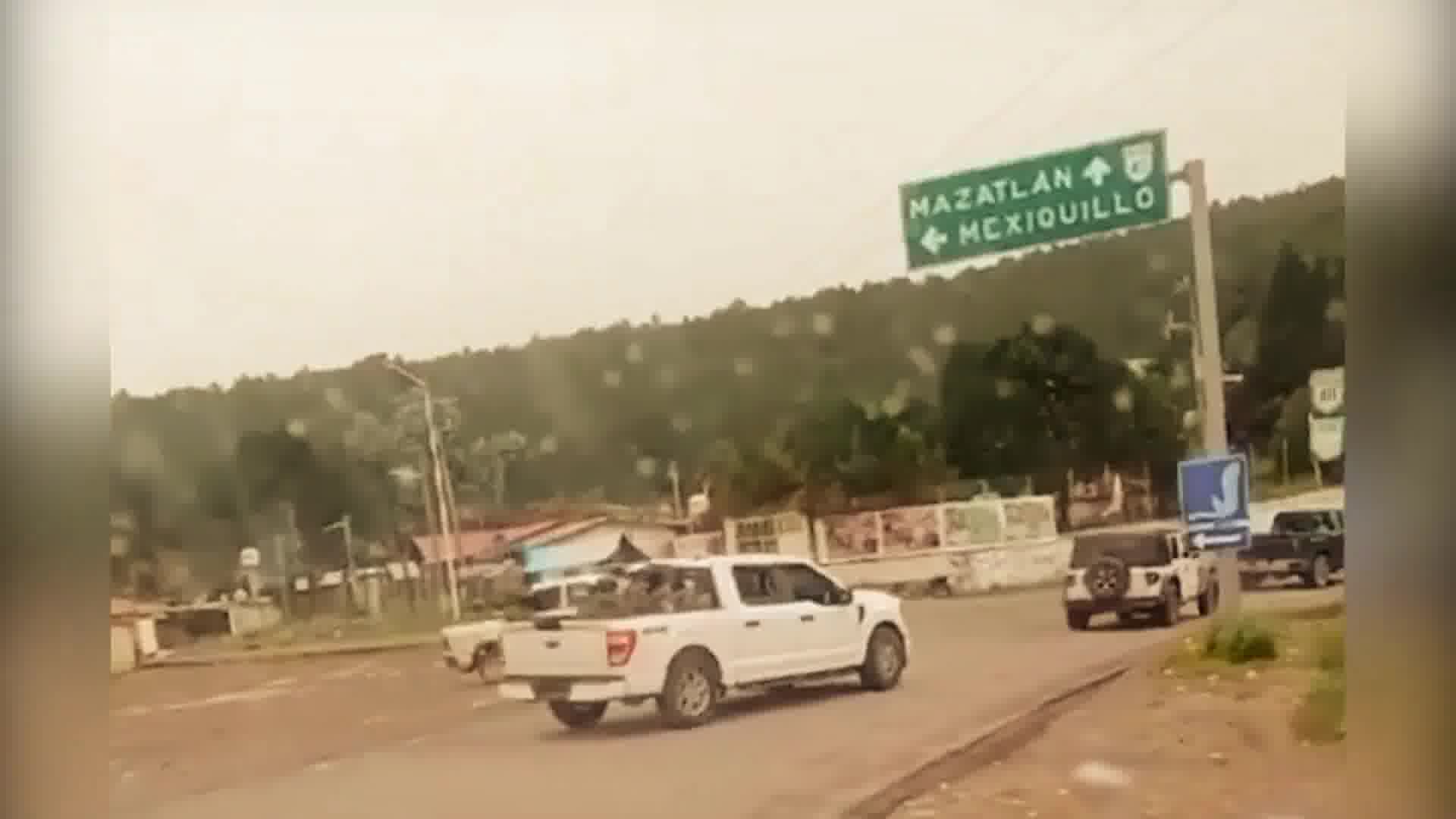 La vidéo montre le convoi à Durango se préparant à partir pour la confrontation au milieu de la guerre civile du cartel de Sinaloa