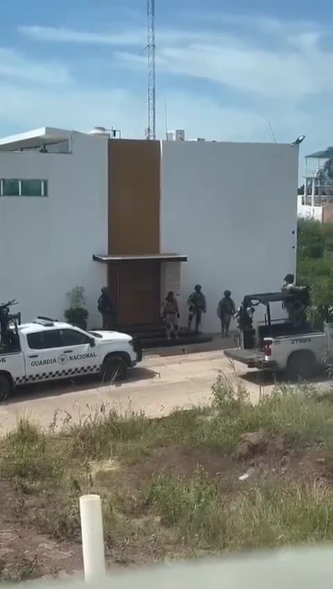 Sinaloa Karteli'nin Los Chapitos fraksiyonundan tetikçi El Piyinin askeri operasyonla tutuklandığı iddia edilen, Culiacán'daki Santa Fe sektöründe bulunan Xags Eventos etkinlik salonunun yeri.