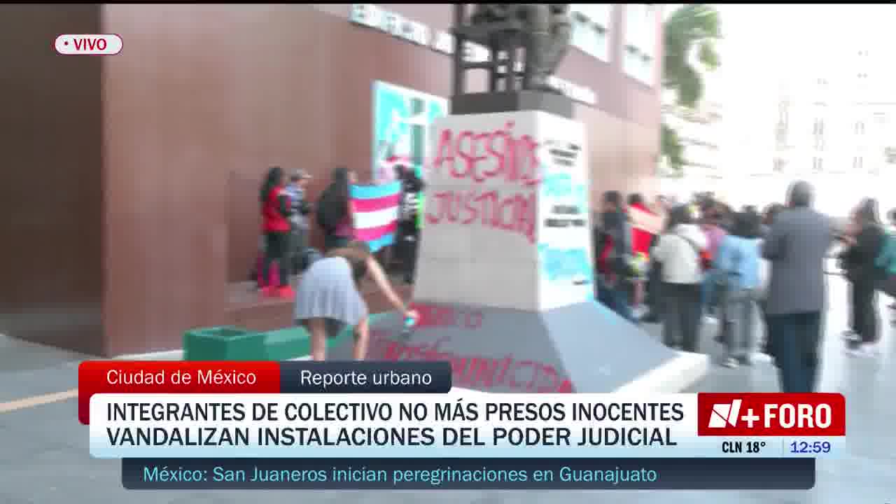 Protesters painted graffiti and broke windows at the main entrance to the Judicial Branch building located on Niños Héroes Avenue, in the Cuauhtémoc district of Mexico City