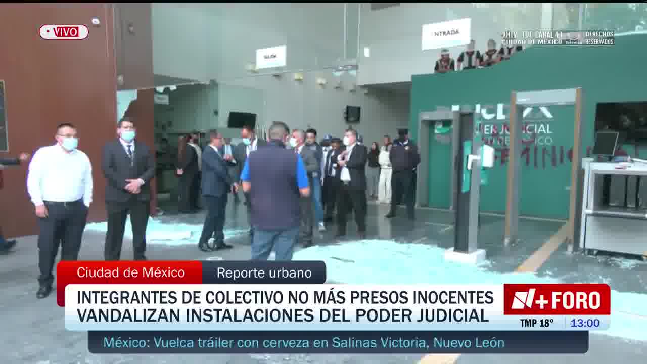 Protesters painted graffiti and broke windows at the main entrance to the Judicial Branch building located on Niños Héroes Avenue, in the Cuauhtémoc district of Mexico City