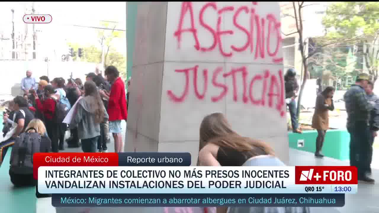 Protesters painted graffiti and broke windows at the main entrance to the Judicial Branch building located on Niños Héroes Avenue, in the Cuauhtémoc district of Mexico City