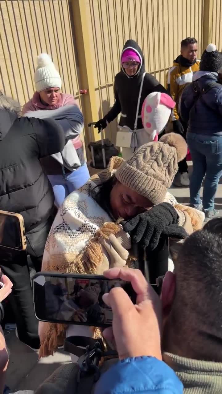 Migrants in Ciudad Juárez who were waiting for their 1 pm CBP1 parole appointments learned 20 minutes ago that the app has shut down and those appointments are no longer valid