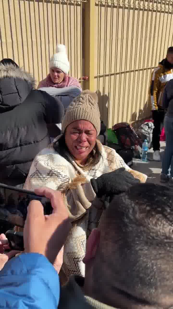 Migrants in Ciudad Juárez who were waiting for their 1 pm CBP1 parole appointments learned 20 minutes ago that the app has shut down and those appointments are no longer valid