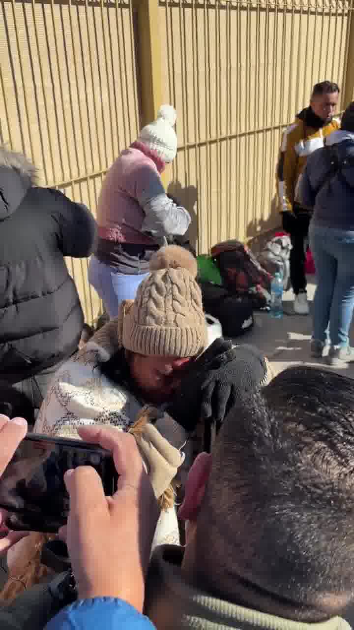 Migrants in Ciudad Juárez who were waiting for their 1 pm CBP1 parole appointments learned 20 minutes ago that the app has shut down and those appointments are no longer valid