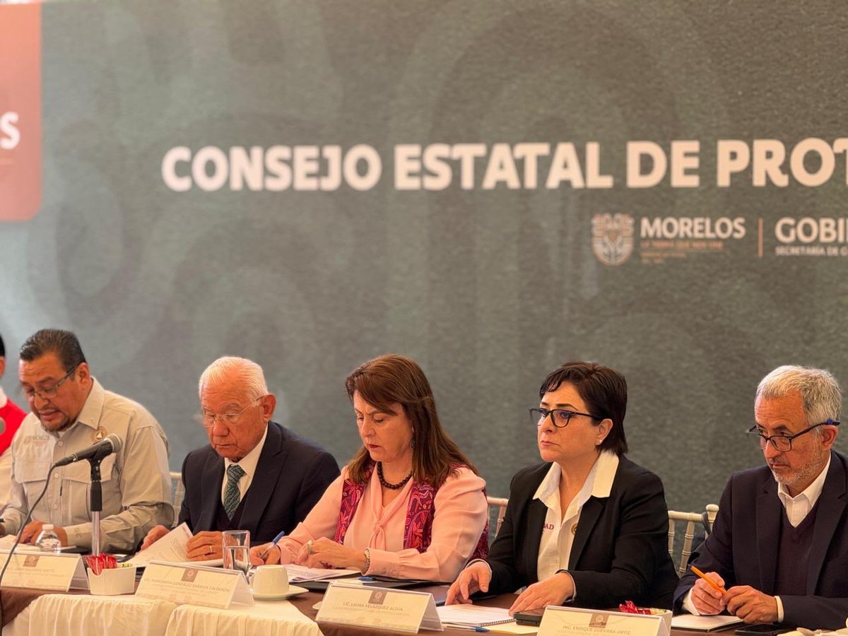 Bekräftigung des Engagements in Morelos. Der Leiter des CNPC der @SSPCMexico, @laualzua, die Gouverneurin von Morelos, @margarita_gs, und @PC_Morelos nahmen an der Sitzung des Staatlichen Rates für Zivilschutz teil, bei der die Mitglieder vereidigt wurden.