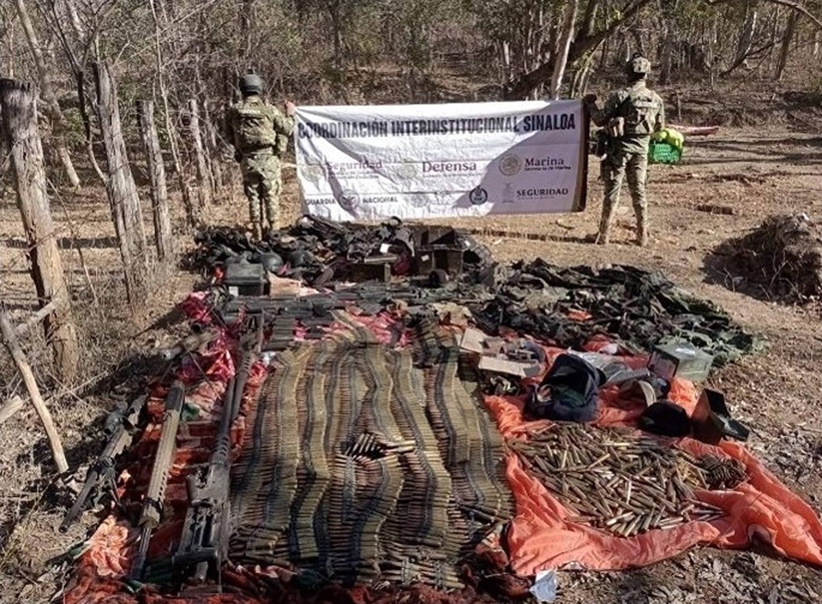 Authorities seize an entire arsenal and 15 vehicles, including a monster dompe with homemade armor, in Cosalá, Sinaloa.