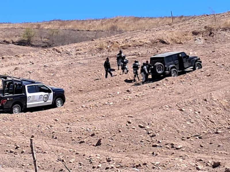 Sinaloa: A few minutes ago, a clash between federal forces and gunmen was reported in the Jardines de la Sierra neighborhood of Culiacán. So far, one gunman has been arrested and another has been injured.