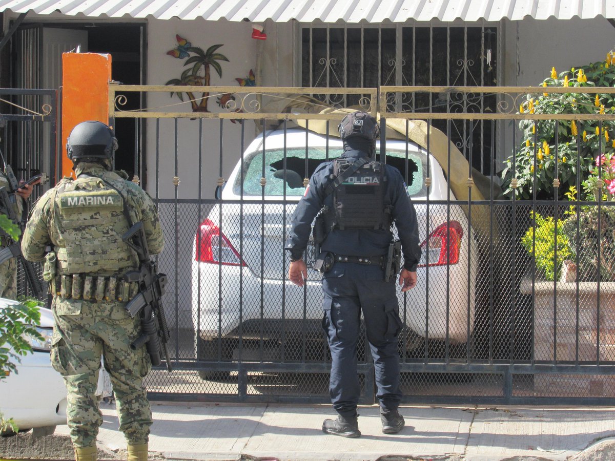 Mazatlán - Sinaloa - Sie kamen in einem Haus in der Villa Galaxia Fraccording schießen, dann nahm zwei junge Menschen