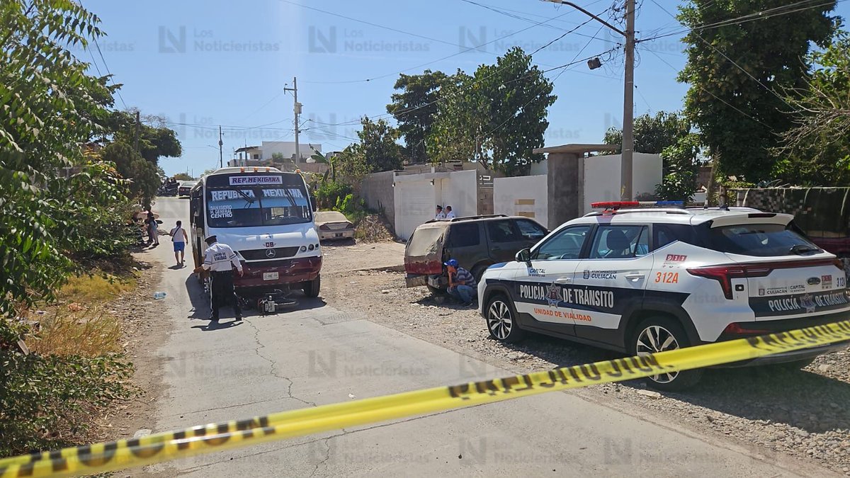 A motorcyclist died after being struck by a city bus in Culiacán. The victim was 16 years old and lived very close to the accident site.