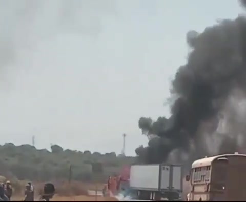 One of the videos showing a burned vehicle blocking the Uruapan-Zamora highway in Michoacán. nnInitial reports is this narco blockade is being done by CJNG and Viagras Cartel
