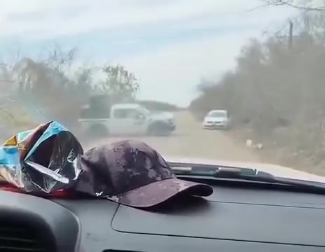 Another shootout between ELOTA and TANQUE carr from #Sinaloa north of #Mazatlan They record themselves shooting at their opponents