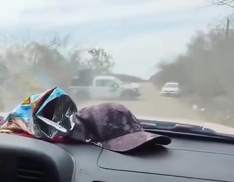 Another shootout between ELOTA and TANQUE carr from #Sinaloa north of #Mazatlan They record themselves shooting at their opponents