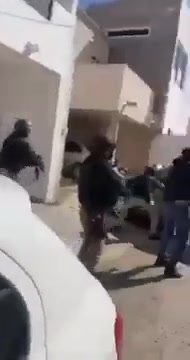 El cártel del norte de México, Los Salazares, asalta un punto de venta de drogas de un cártel rival en Guaymas, Sonora.