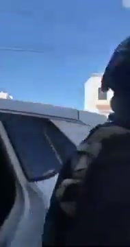El cártel del norte de México, Los Salazares, asalta un punto de venta de drogas de un cártel rival en Guaymas, Sonora.