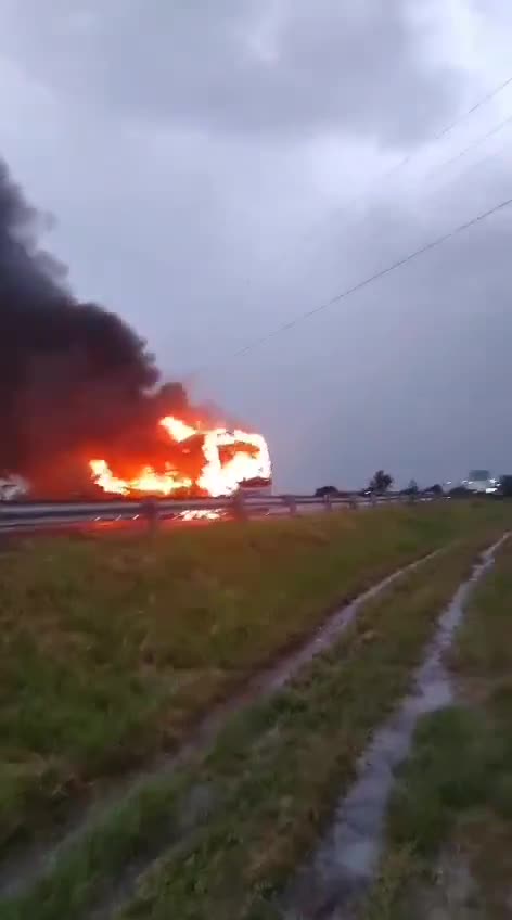Taxi drivers set fire to a bus during a protest in Zinapécuaro.