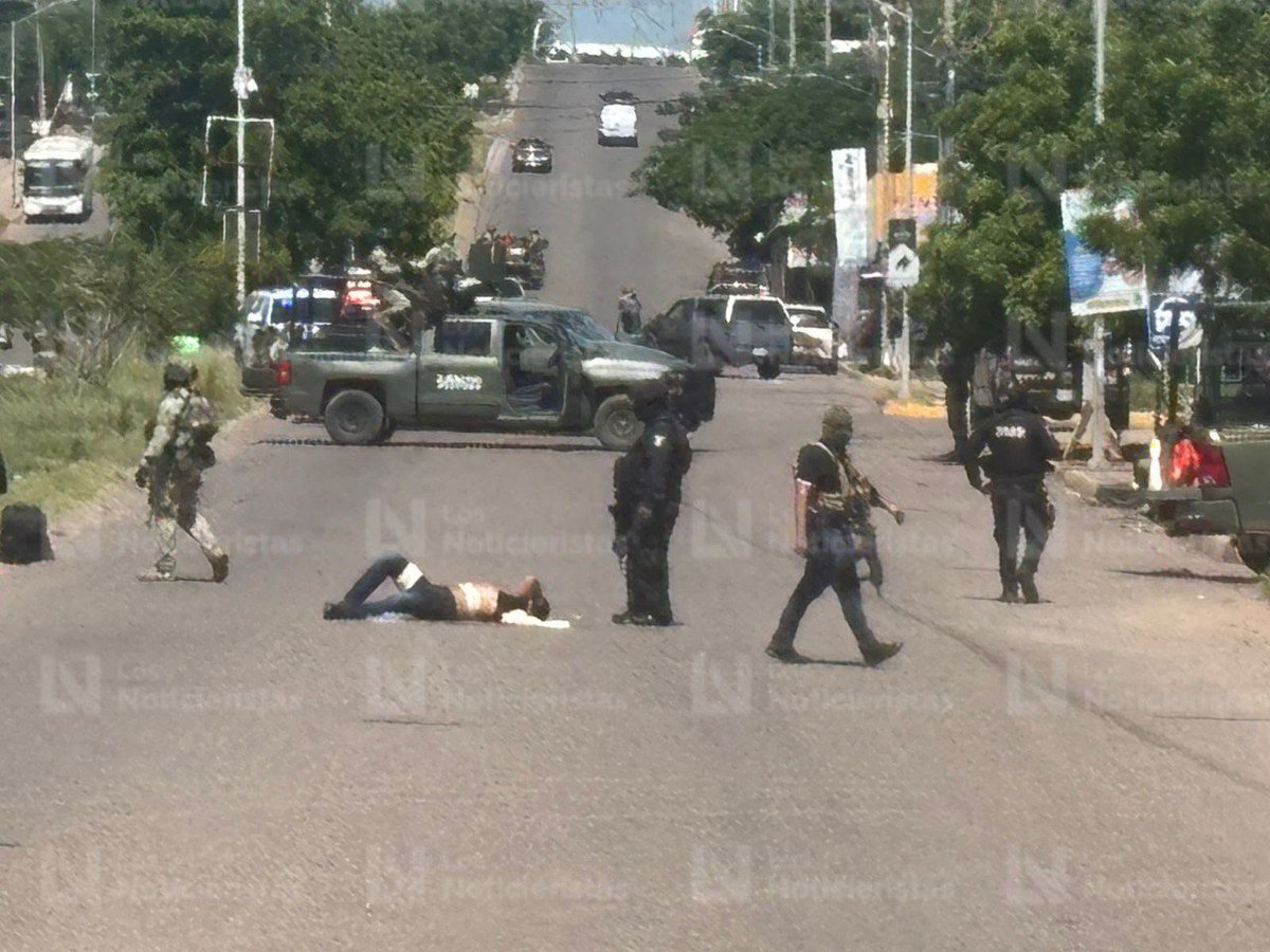 In Culiacán, Federal and State Forces intercepted hitmen who had kidnapped an escort of Governor Rubén Rocha Moya, confronted them, killed a gunman and wounded and arrested two others.
