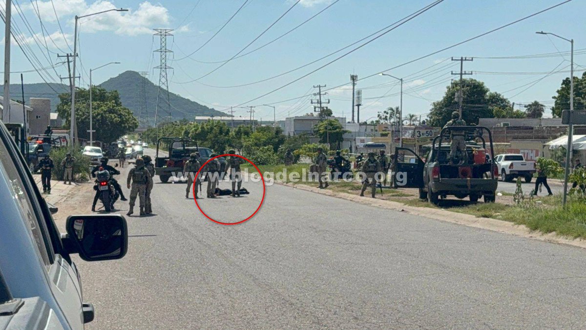 In Culiacán, Federal and State Forces intercepted hitmen who had kidnapped an escort of Governor Rubén Rocha Moya, confronted them, killed a gunman and wounded and arrested two others.