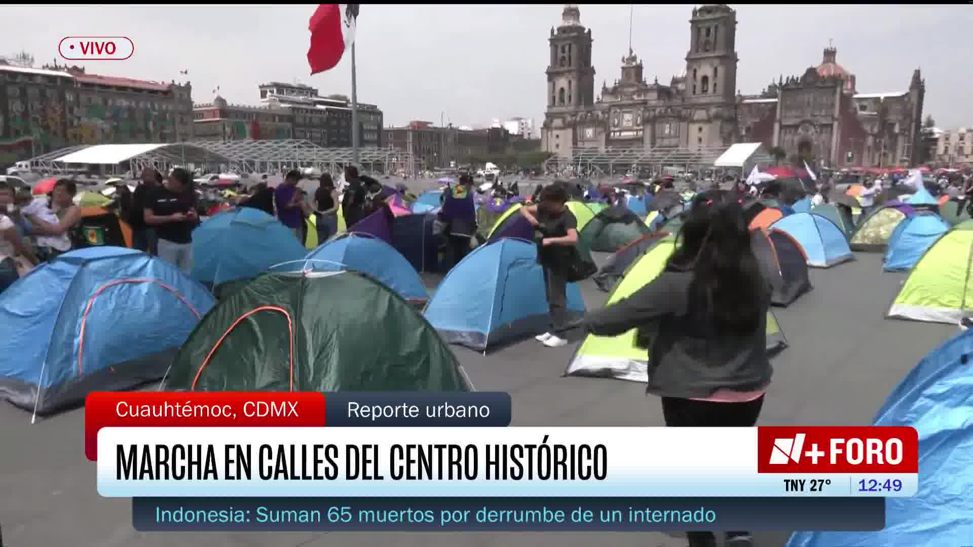 Protesters set up camp in Mexico City's Zócalo to demand decent housing on World Homeless Day; they are asking for support to guarantee homes for those living on the streets.