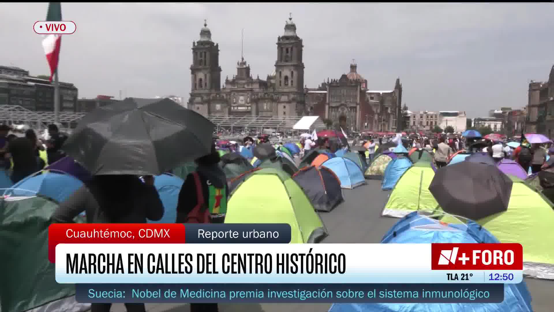 Protesters set up camp in Mexico City's Zócalo to demand decent housing on World Homeless Day; they are asking for support to guarantee homes for those living on the streets.