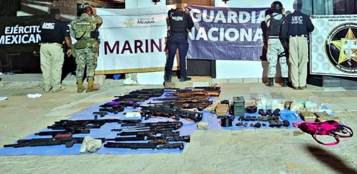 SLRC -Sonora- The teams arrived at a house on Nayarit alley, in the Ruiz Cortines neighborhood, where there were: -29 long rounds; -1 short .45; -19 kg of M-30; -0.870 kg of granulated substance; -69.8 g of a brown pasty substance; -Weapon parts; -Hundreds of bullets and magazines; -M-30 pellets in sealed bags and packaging; -9 vehicles (3 stolen in gringolandia, 2 in MX); A Subaru Legacy and a Honda Civic were loaded with the weapons and drugs.