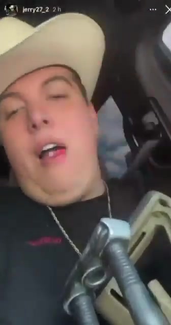 Gerardo El Jerry, an influencer, was executed by La Chapiza in the Tres Ríos Sector of Culiacán, Sinaloa. He was a member of La Mayiza and/or El Mayito Flaco, and that's how he recorded himself and took photos.