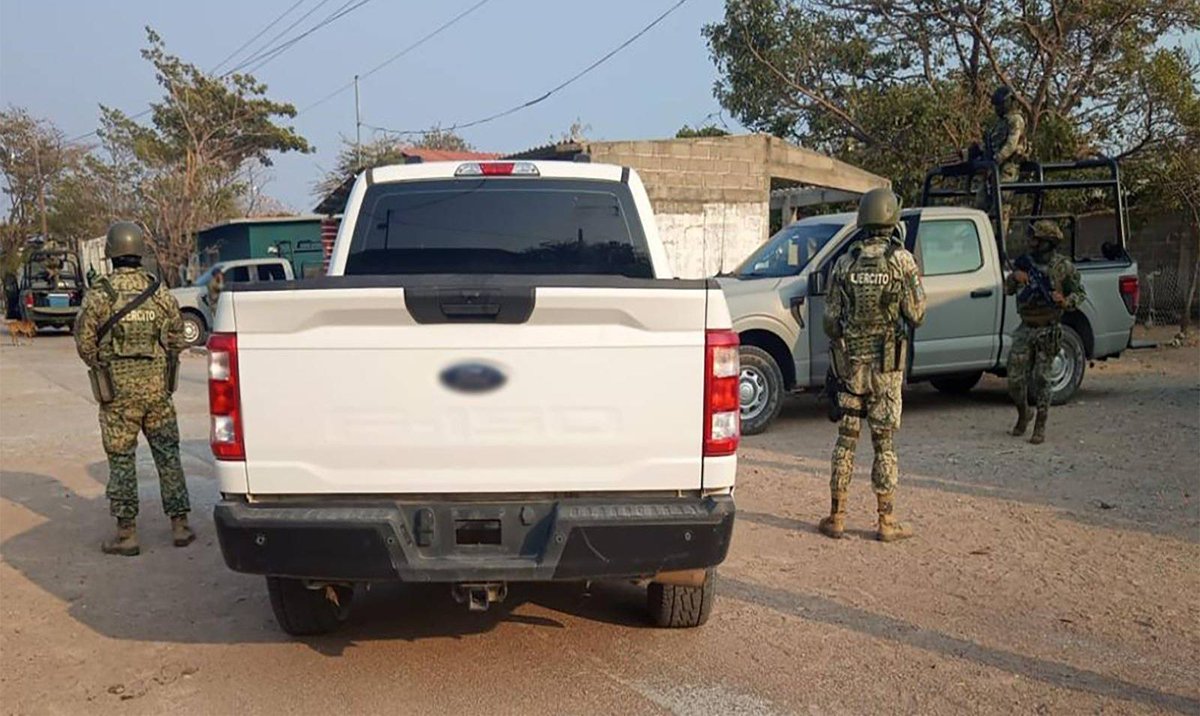 Oaxaca: The high-ranking official reported that they tracked the light aircraft and found 534 bricks of cocaine.