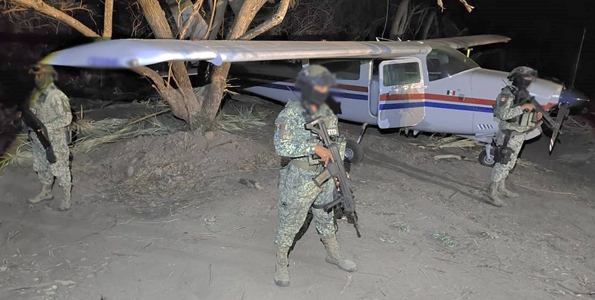 Oaxaca: The high-ranking official reported that they tracked the light aircraft and found 534 bricks of cocaine.