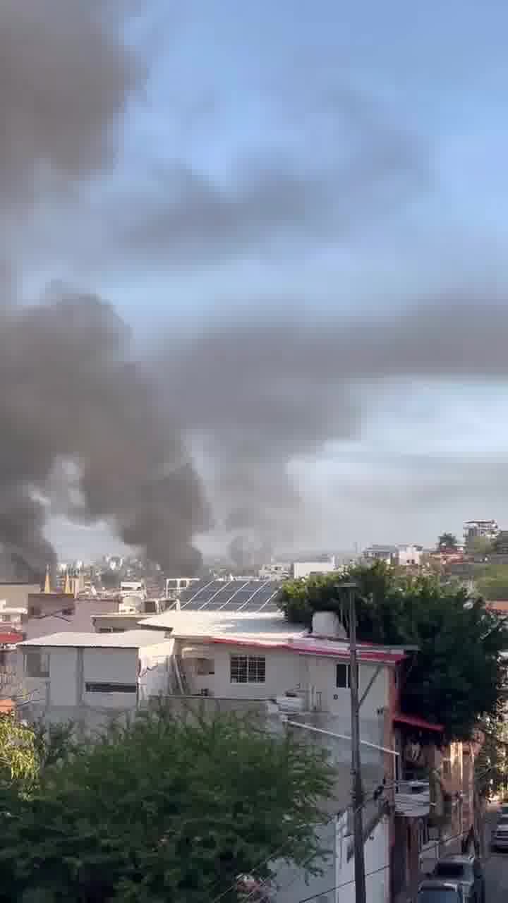 Drug cartel roadblocks set up by the Jalisco New Generation Cartel (CJNG) during a federal operation to arrest one of its leaders in Tapalpa, Jalisco, have spread to Tamaulipas, Guanajuato, Zacatecas, Nayarit, Colima and Michoacán; Puerto Vallarta looks like a war zone