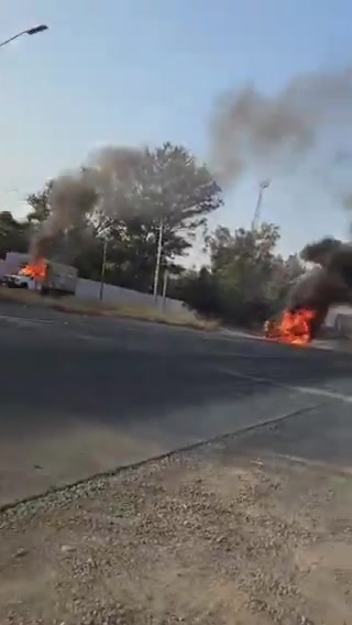 Jalisco under fire: the CJNG cartel has attacked the civilian population, setting their vehicles on fire after a federal operation in Tapalpa to arrest one of its leaders.