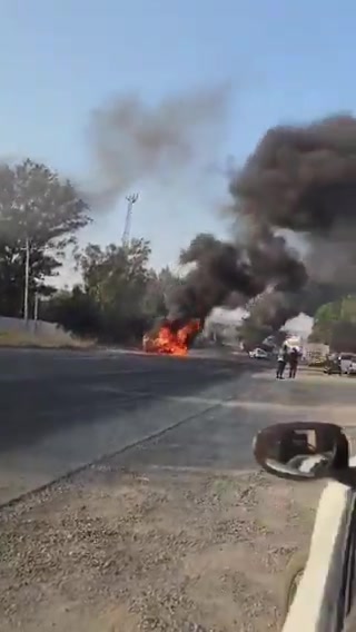 Jalisco under fire: the CJNG cartel has attacked the civilian population, setting their vehicles on fire after a federal operation in Tapalpa to arrest one of its leaders.