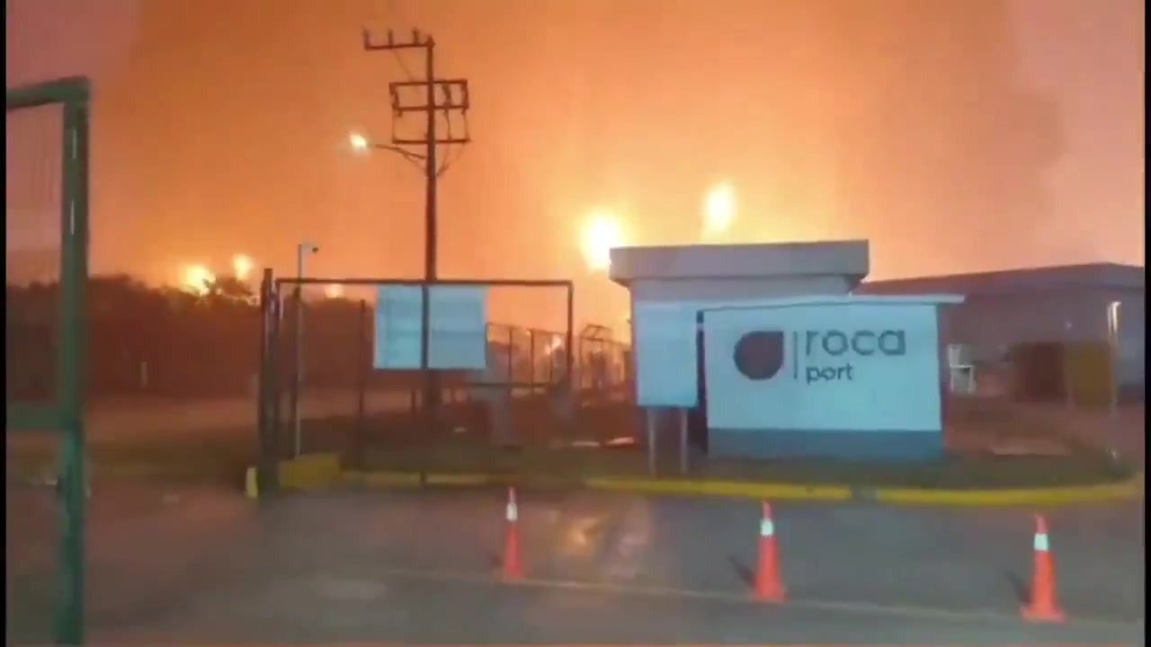 Massive fire in oil refinery in Tabasco, Mexico, 5 people dead